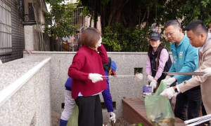 金蛇納福護屏東 財源滾滾迎新年 屏東八百志工齊心淨環境