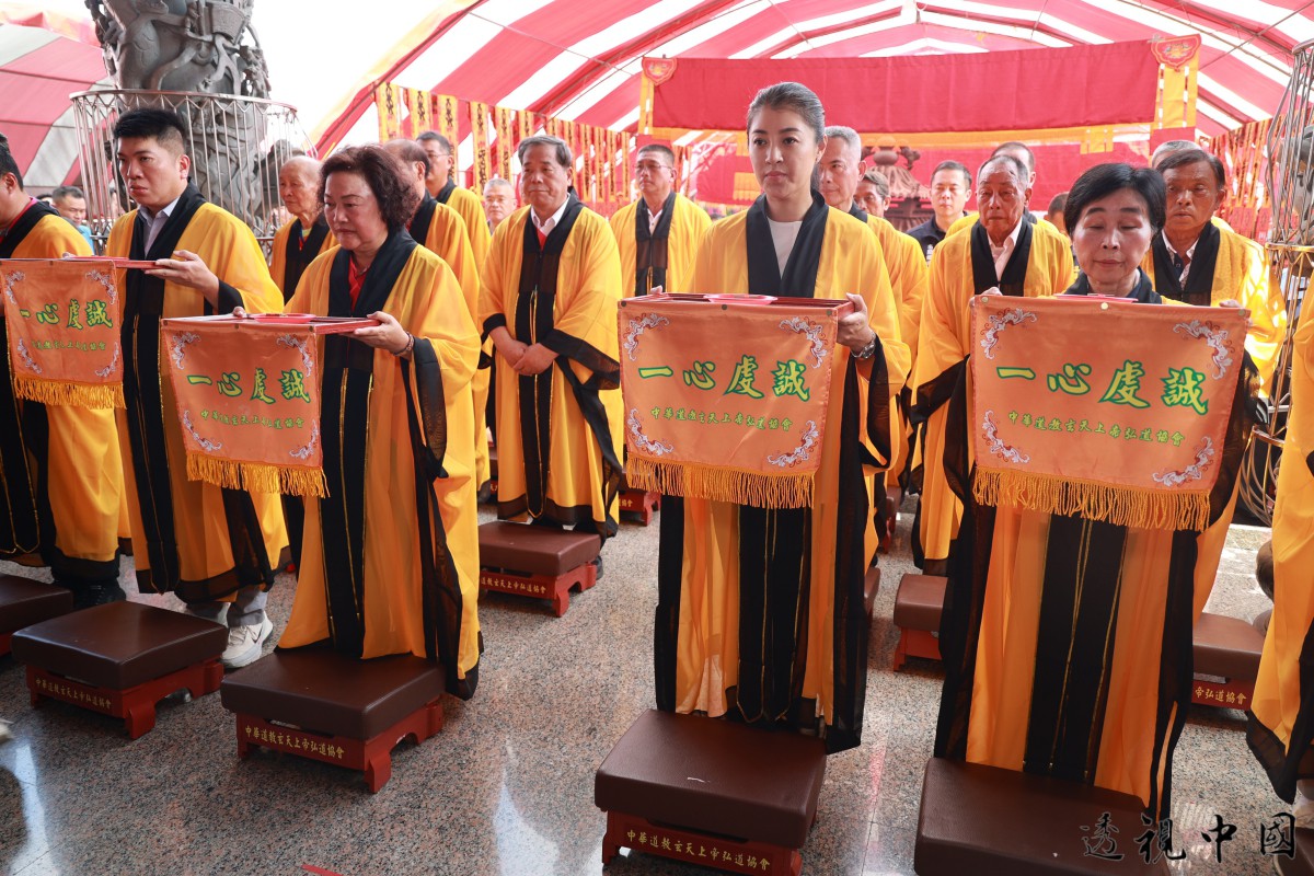 韓國瑜與許淑華攜手共慶玄天上帝飛昇 祝福台灣安定-透视中国