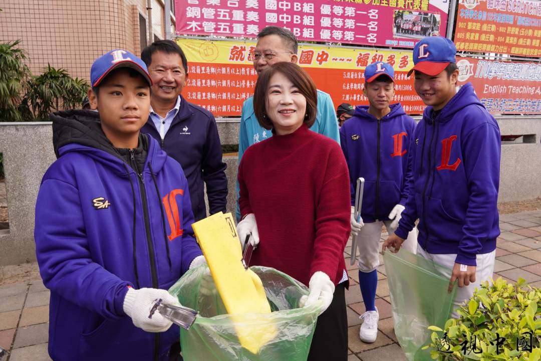 金蛇納福護屏東 財源滾滾迎新年 屏東八百志工齊心淨環境（圖：屏東縣政府 提供）-透视中国