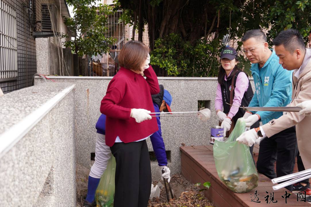 金蛇納福護屏東 財源滾滾迎新年 屏東八百志工齊心淨環境（圖：屏東縣政府 提供）-透视中国